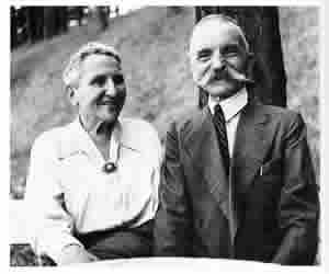 16299=2125 Women Journalists WWII005