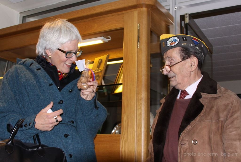 19716=3250 BASTOGNE 12 d c.2009 Helen Patton and the Veteran Gilbert Stevenot 6