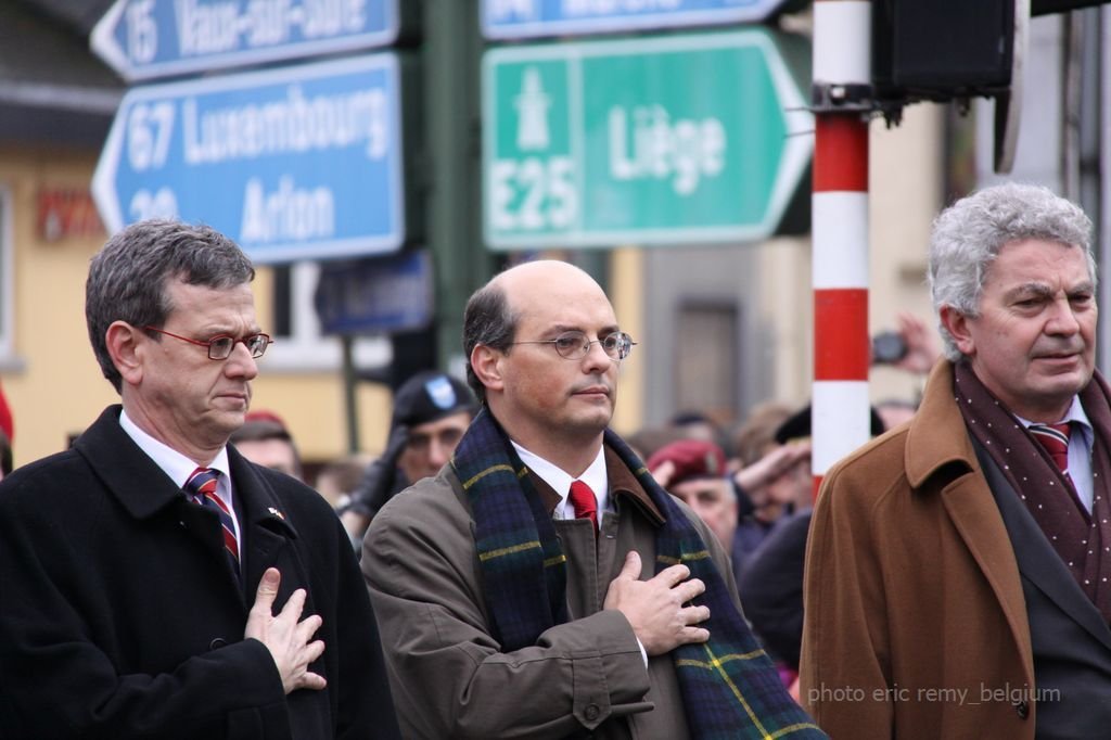 19716=3257 BASTOGNE 65th 12 12 2009 US Ambassador in Belgium  grandson of General Anthony McAuliffe  Mayor of Bastogne 3