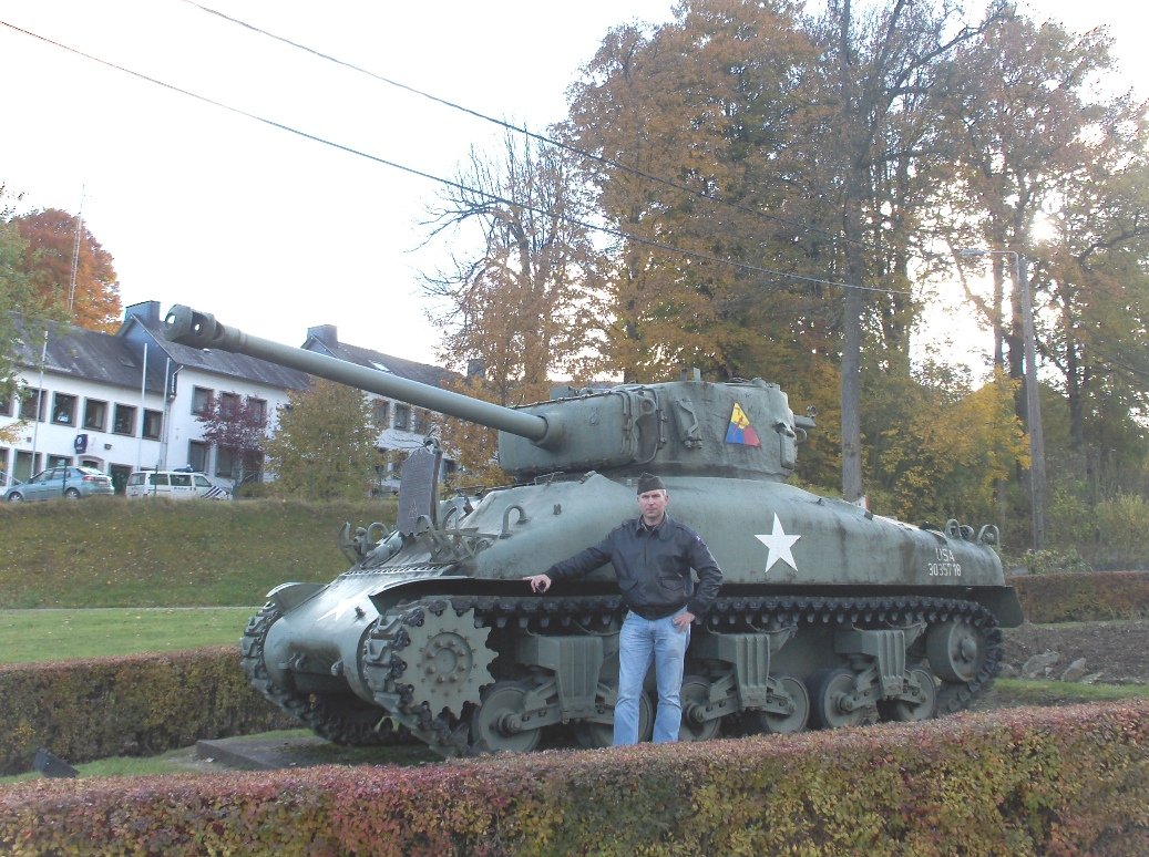 24371=4263 Ardennes near Leugneville Sherman of 7 th US Panz Div